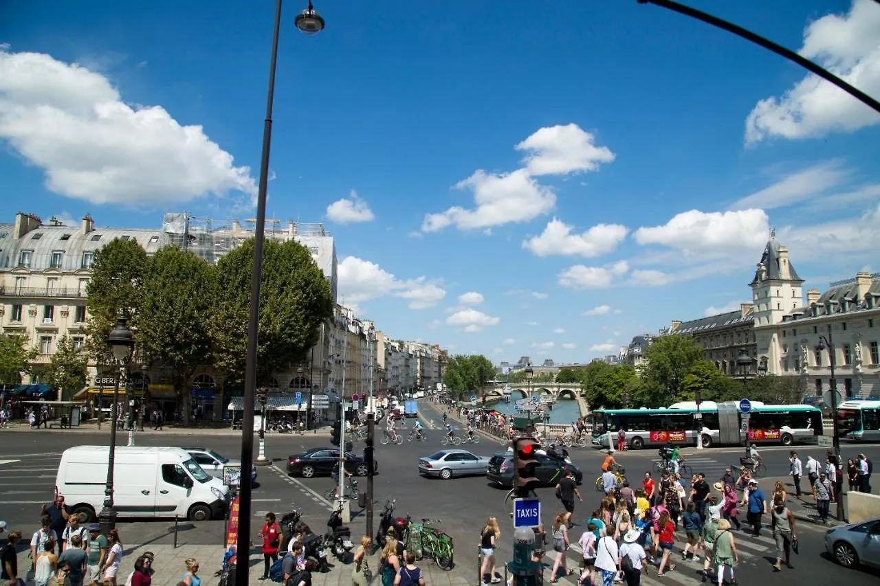 Tasty Luxury 3 Bedroom Full View Seine-notre Dame