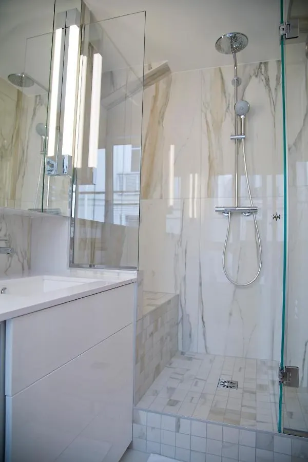 Tasty Luxury 3 Bedroom Full View Seine-notre Dame