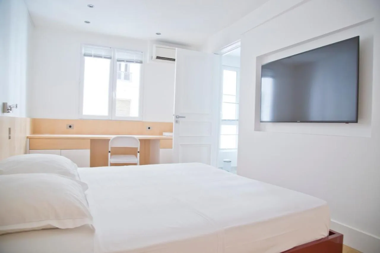 Tasty Luxury 3 Bedroom Full View Seine-notre Dame Apartment